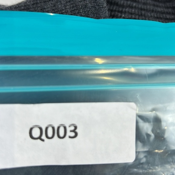 Untuckit Men's 1/4 Zip 100% Extra Fine Merino Wool Sweater - Picture 10 of 10